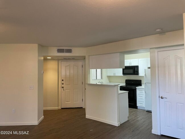 Foto del edificio - 5751 N Kolb Rd