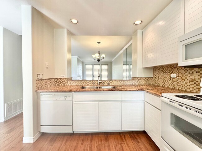 Foto del edificio - Beautiful 2bd/1ba in Irvine with tons of A...