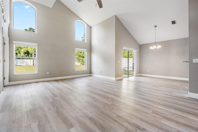 Foto del edificio - 643 Somerstone Dr