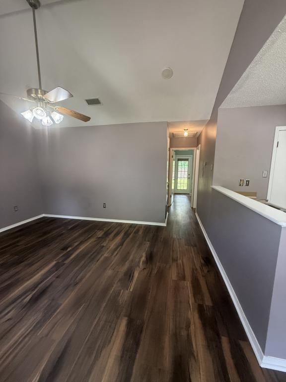 Foto del edificio - 1745 James Buchanan Dr