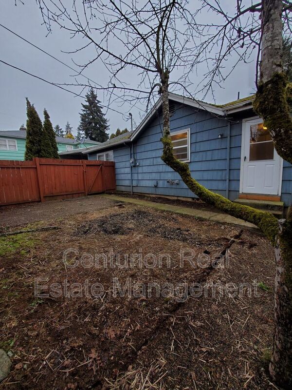 Building Photo - 465 Madrona Ave SE