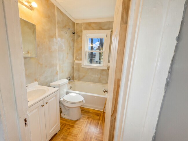 Foto del edificio - 4666 Lillibridge St