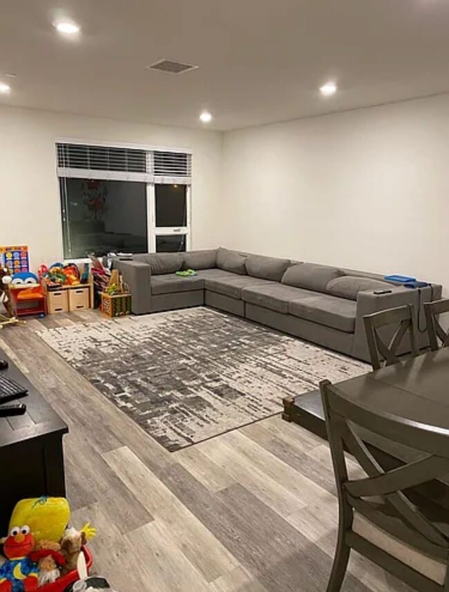 Foto del edificio - 8004 Cherry Ln