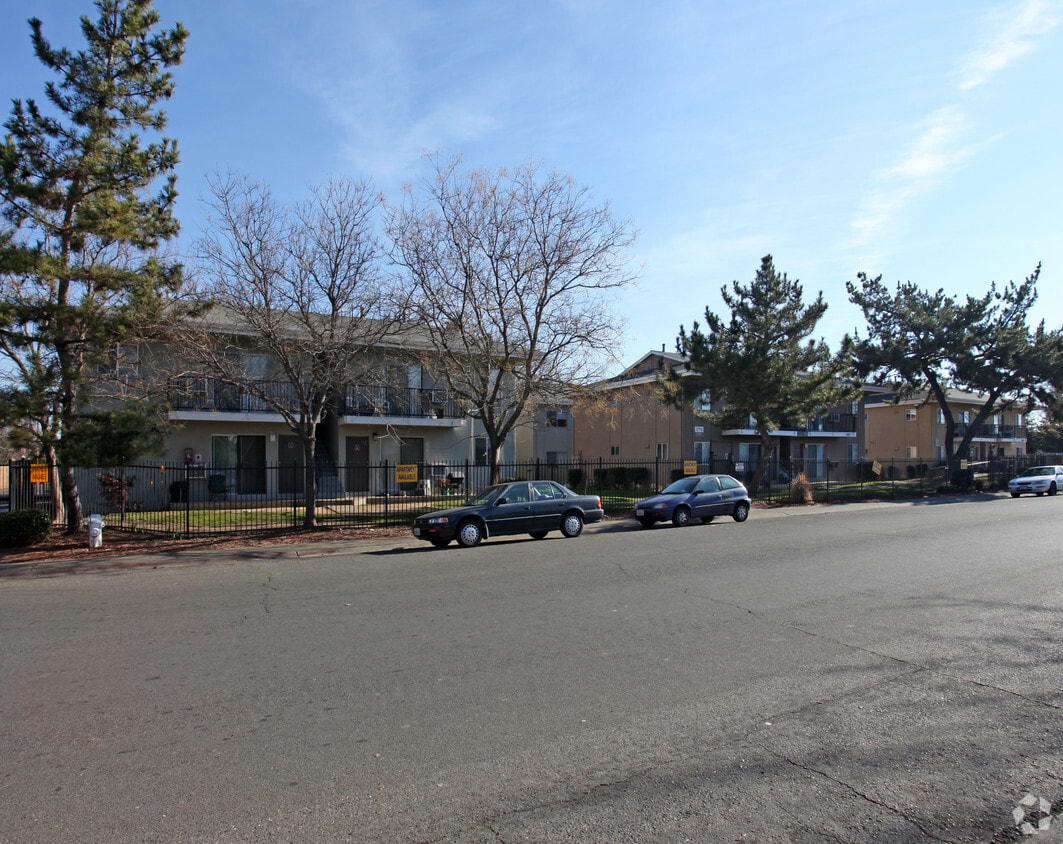 Building Photo - Fountain Crest