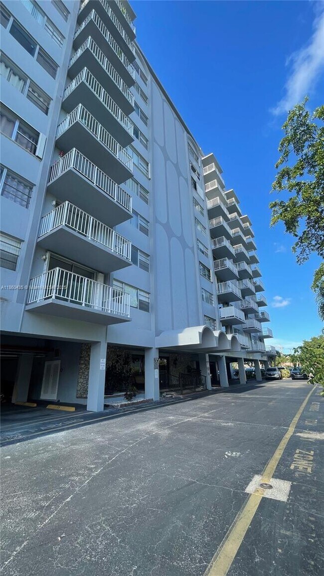 Building Photo - 1470 NE 125th Terrace