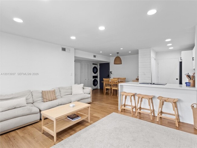 Foto del edificio - 7487 SW 82nd St