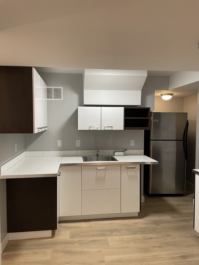 Primary Photo - 22963-22136 136 Ave