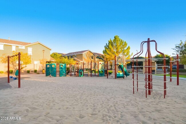 Foto del edificio - 1882 S Seton Ave