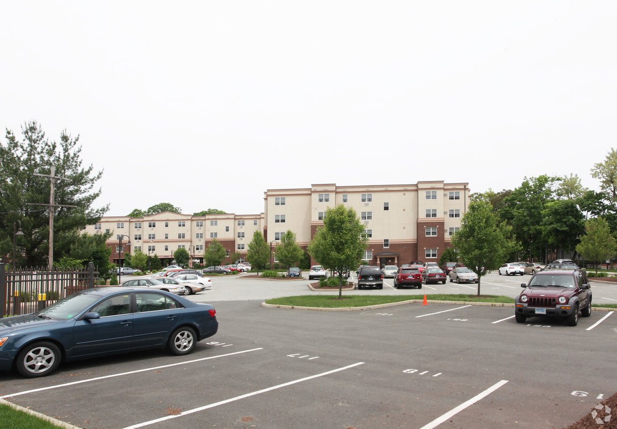 Building Photo - RiverView Apartments