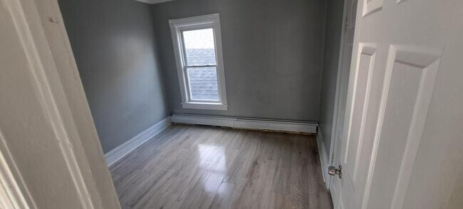 Building Photo - 29 S White St