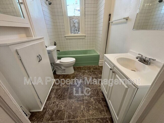 Building Photo - 1631 S 500 E