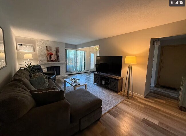Foto del edificio - 4406 Cedar Lake Rd