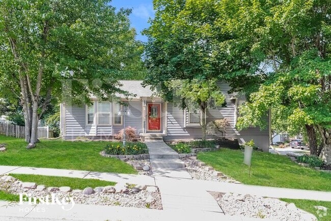 Building Photo - 1135 Meadowlark Ln