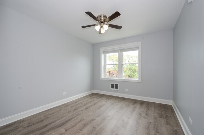 Foto del edificio - 7710 N Sheridan Rd