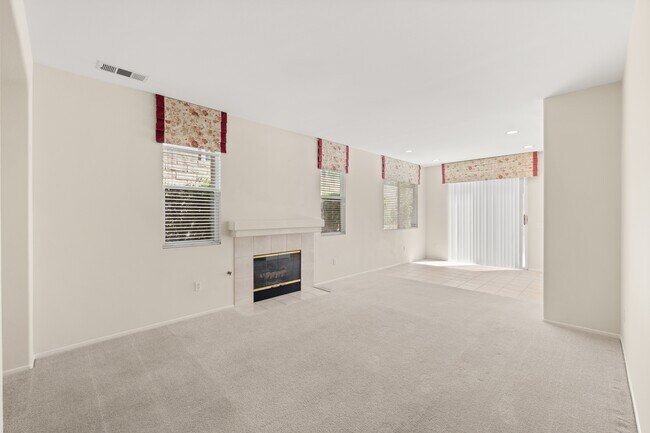 Foto del edificio - 2636 Fallcreek Ct