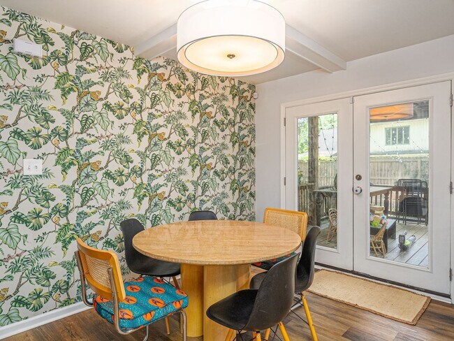 Building Photo - 4 Bedroom Single Family Home 15 Minutes fr...