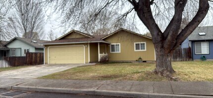 Building Photo - 1767 NE Meerkat Ave