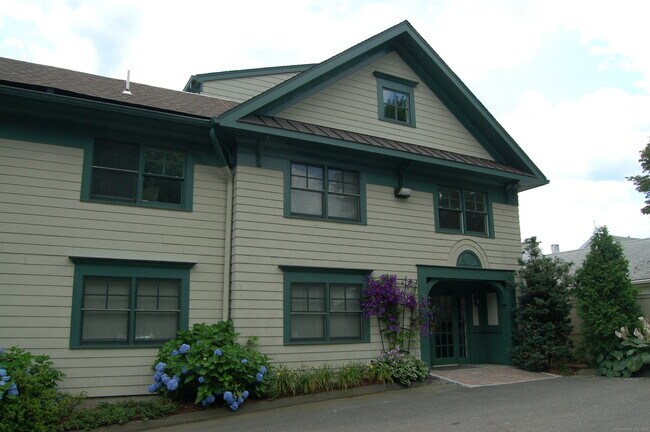 Building Photo - 365 Westport Ave