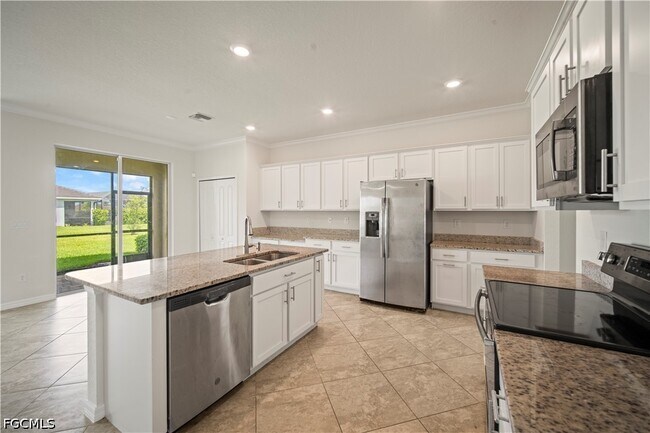 Building Photo - 4234 Bluegrass Dr