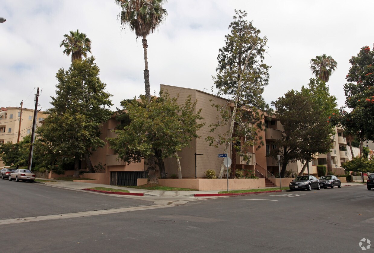 1020 Granville Ave, Los Angeles, CA 90049 Apartments in Los Angeles