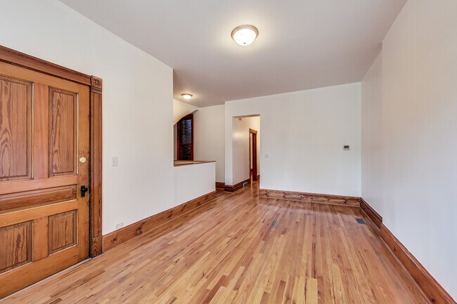 Foto del edificio - 1138 W Addison St
