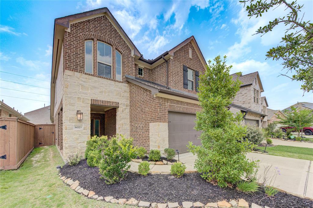 Foto principal - 6023 Bristlegrass Ln