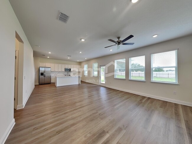 Building Photo - 5949 Pinewood Ests Dr