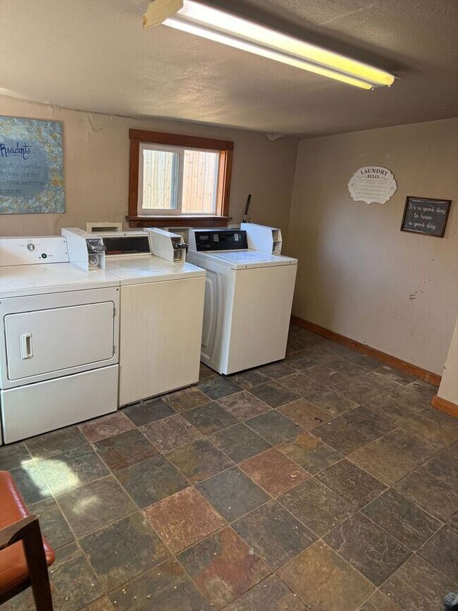 Foto del edificio - 1705 Chris Craft Dr