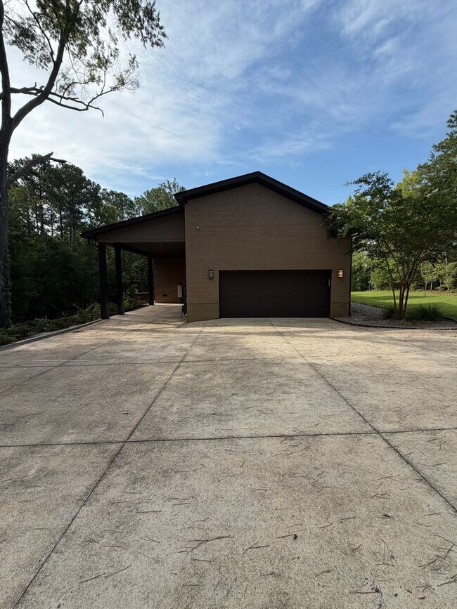 Foto del edificio - 110 Sterling Point Rd