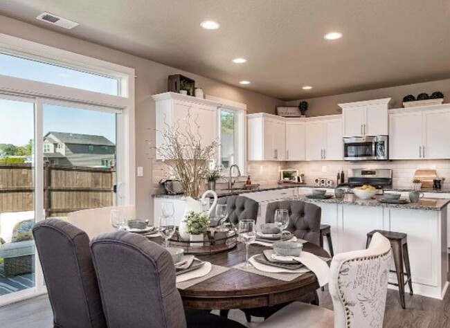 Building Photo - Gorgeous Craftsman 4-Bdr in Sisters!