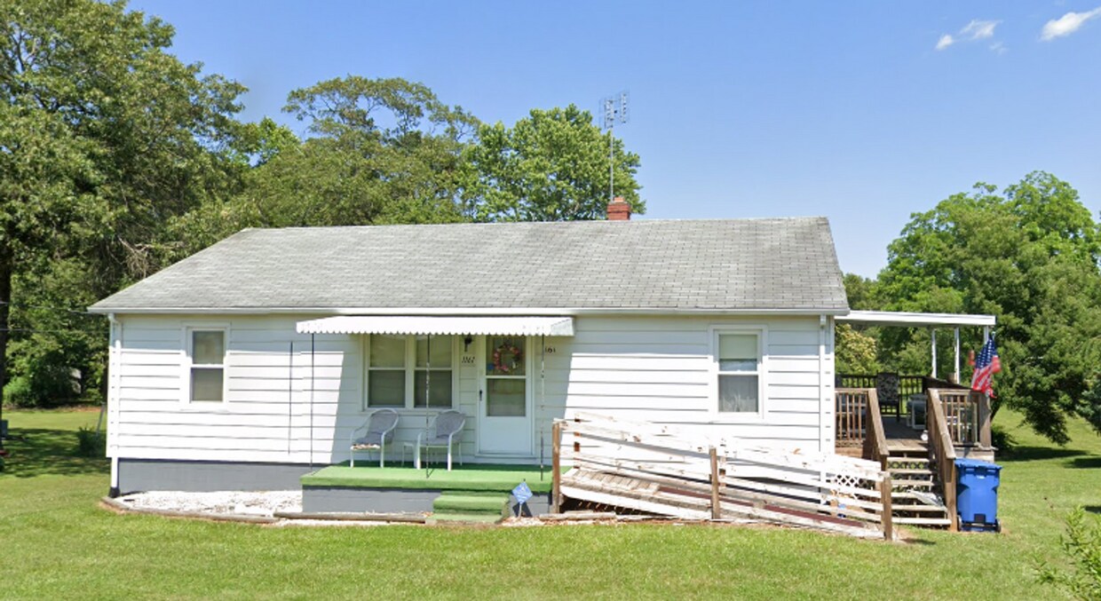 Primary Photo - Charming 3-Bedroom Home in Hickory – $1,50...