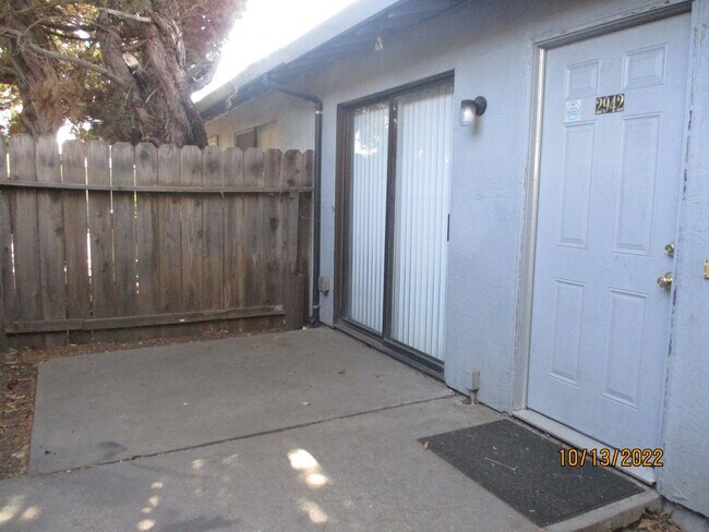 Building Photo - 2940