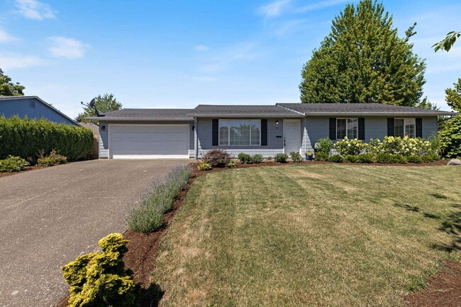Building Photo - "Charming 3-Bedroom Home in McMinnville wi...