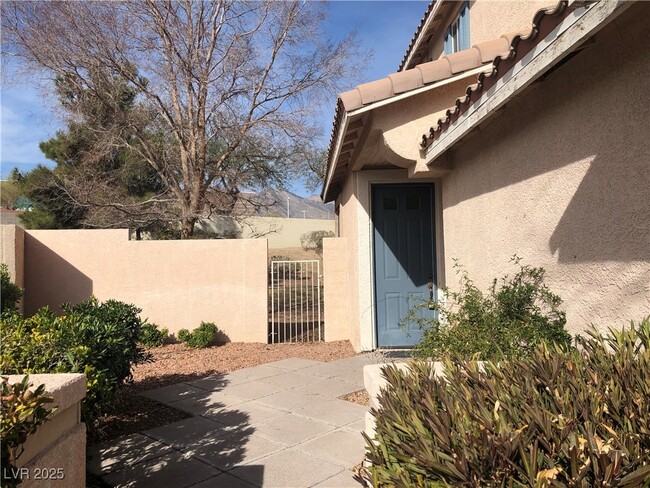 Building Photo - 301 Jacaranda Arbor St