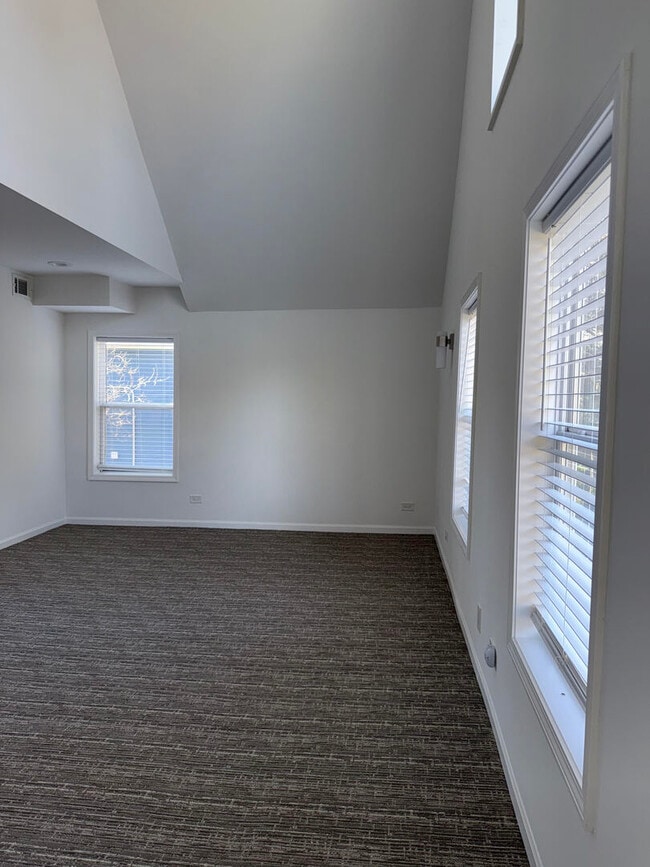 Building Photo - 538 N Taylor Ave