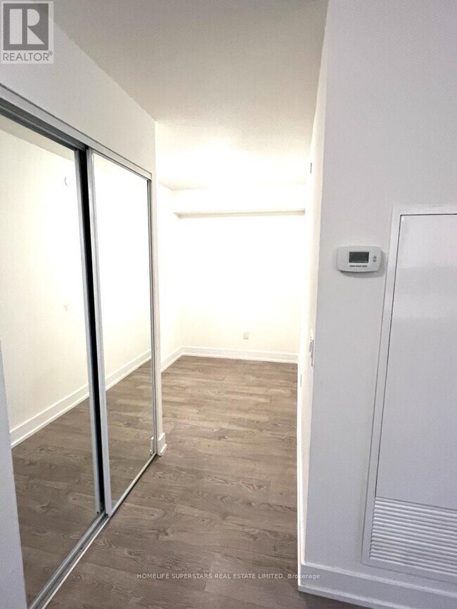 Photo du bâtiment - 5 Mabelle Ave