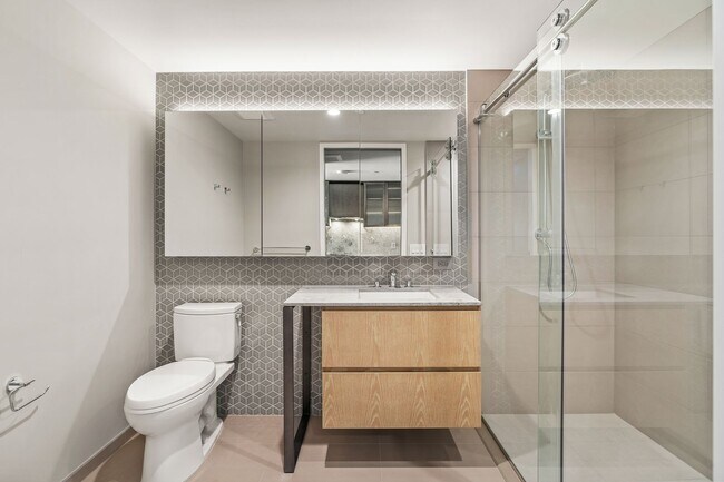 Foto del edificio - Modern Studio with Partial Ocean Views at ...