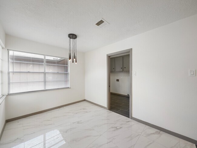Foto del edificio - 14202 Piping Rock Ln