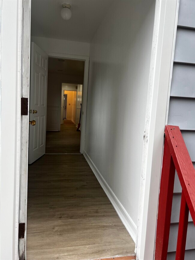 Building Photo - 53 Linden St