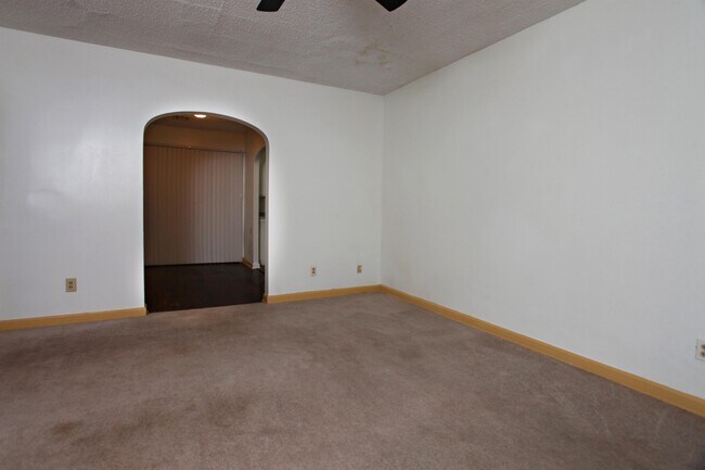 Foto del edificio - 915 Harding St