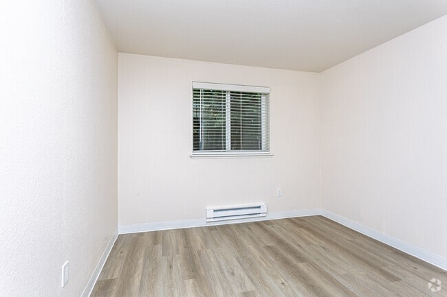3BR, 2BA - 1,100SF - Bedroom - Westhampton