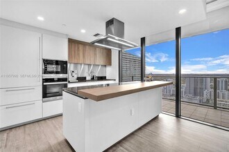 Building Photo - 1000 Brickell Plaza