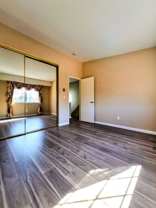 Foto del edificio - Beautiful Two-Story Condo With Pool, Hot T...