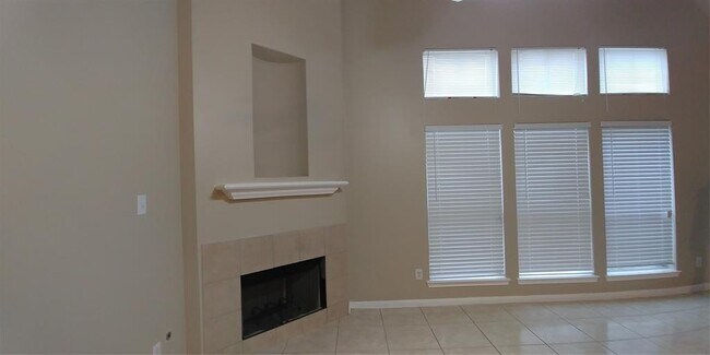 Foto del edificio - 14102 Lindencroft Ct