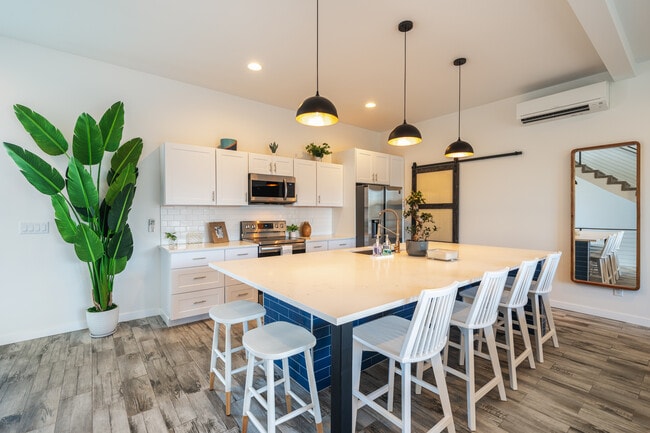 Building Photo - 823 Orondo Ave