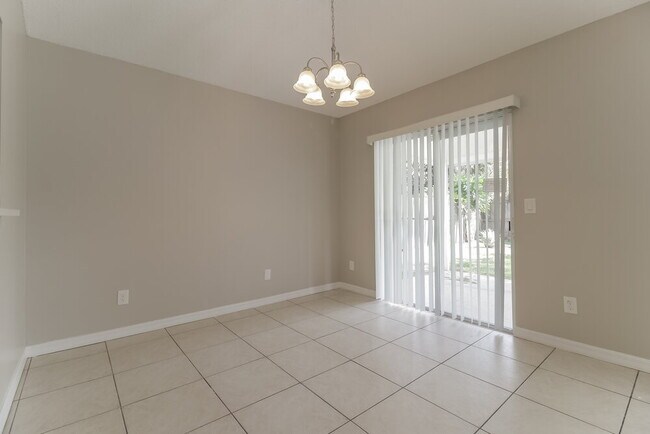 Foto del edificio - 725 Meadowside Ct