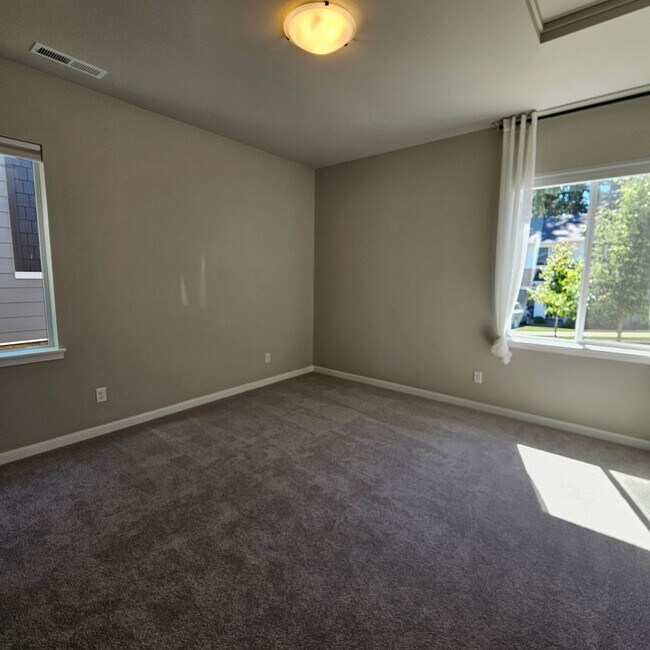 Foto del edificio - Spacious 5-Bedroom Poulsbo Retreat with AC...