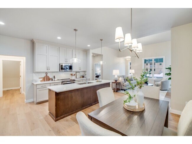 Building Photo - 2820 Elm Tree Hl