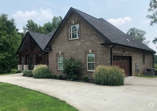 Building Photo - 380 Sequoia Ln
