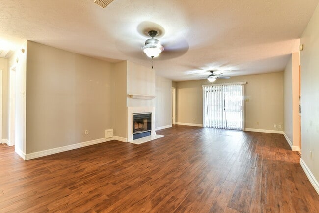 Foto del edificio - 28710 Raestone St
